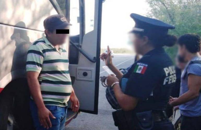 En camión hacia Mérida, intenta robar a turistas italianos; es detenido