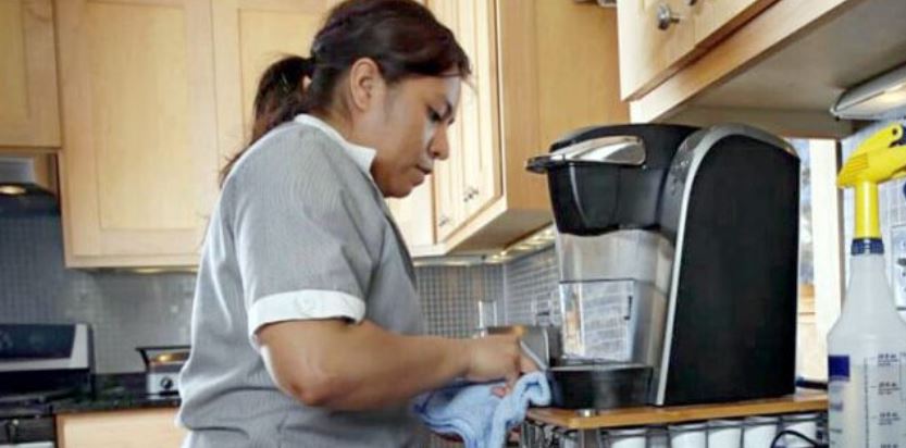 La mitad de las trabajadoras domésticas no puede darse de alta en el IMSS