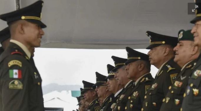 Becas en costosas universidades privadas: otro privilegio de la élite militar