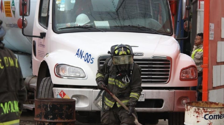 Evacuan a 2 mil personas por fuga de amoniaco en la Venustiano Carranza