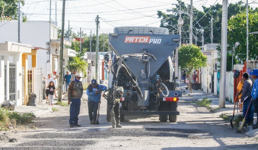 Adquiere Ayuntamiento nueva y moderna maquina para acabar con los baches en Mérida