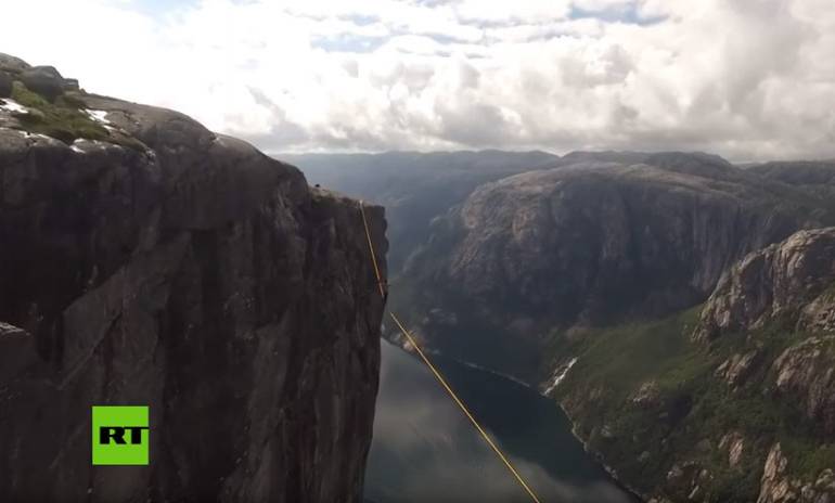Vídeo: A punto de caer desde 1.000 metros de altura