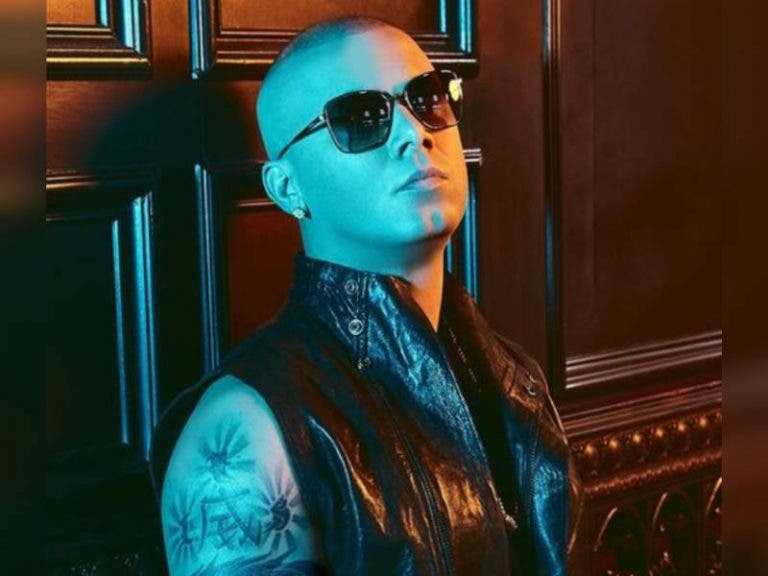 Reggaetonero pide perdón por promover violencia hacia mujeres con sus canciones
