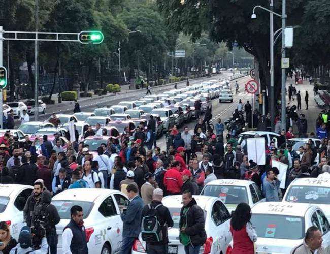 Taxistas colapsan vialidades: protestan contra apps en CDMX