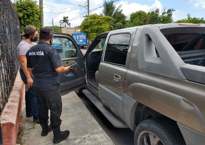 Motul: Sorprende a ladrón cuando éste robaba dentro de su camioneta