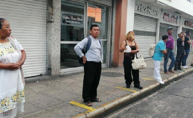 Medidas en paraderos de Mérida para que usuarios tomen distancia