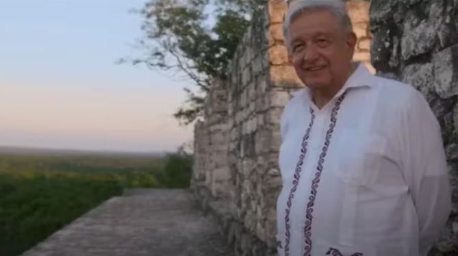 ¿Está prohibido subir a la pirámide maya que escaló AMLO?