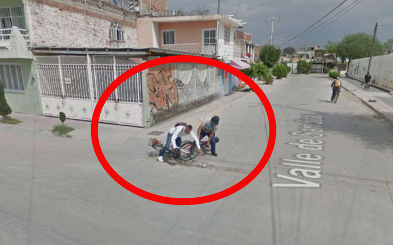 Captan choque de dos hombres en bicicleta tras búsqueda en Google Maps