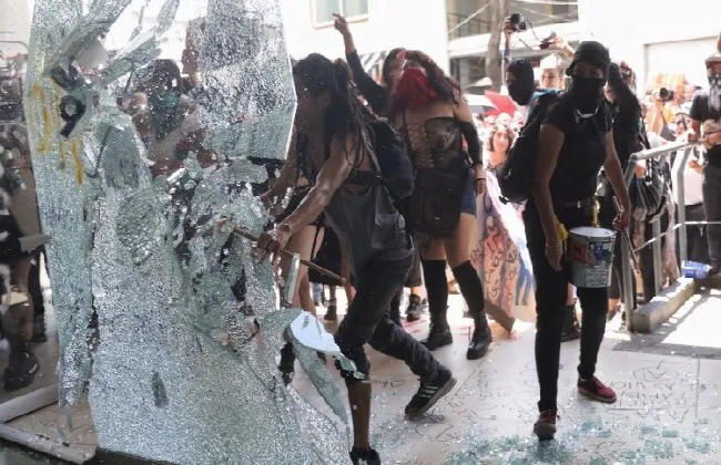 Hubo 34 personas lesionadas tras marcha feminista en la CDMX