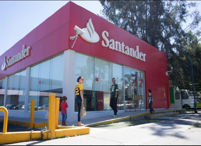 Usuarios reportan falla en servicios digitales de Santander