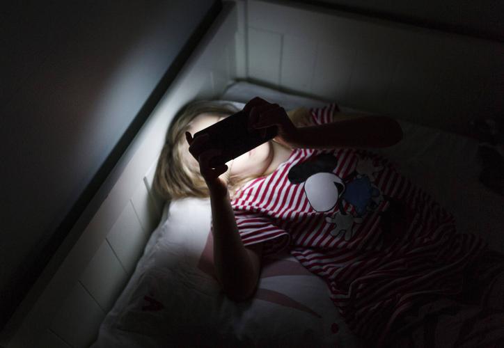 ¿Por qué es malo utilizar el celular antes de dormir?