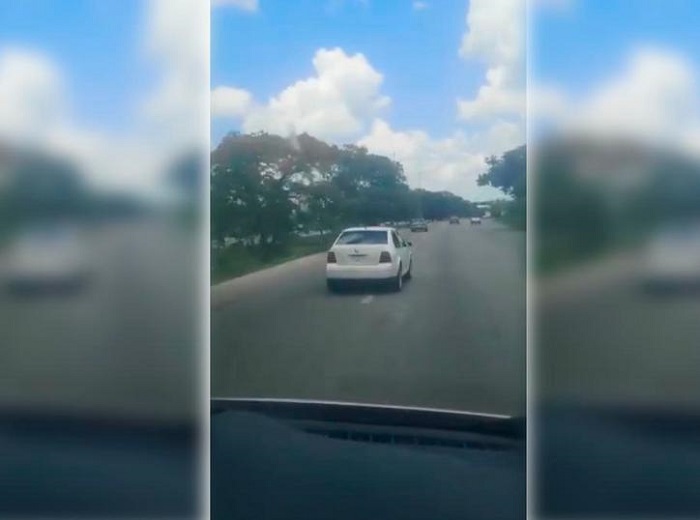 (VIDEO) Mérida: Sujeto cierra paso a ambulancia que iba por paciente contagiado