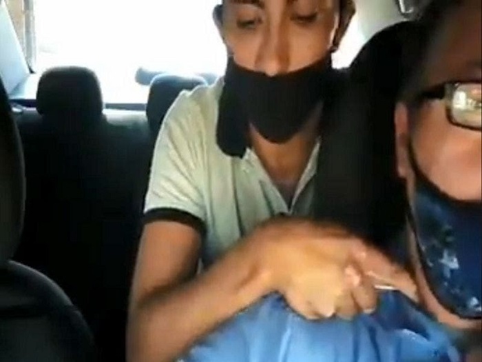 (VIDEO) Sujeto se hace pasar por pasajero y asalta al conductor de Uber