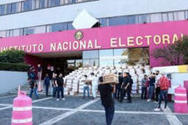 INE recibió 18,000 "firmas de muertos" a favor de la revocación de mandato