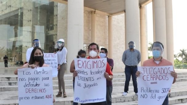 Yucatán: Protestan abogados frente al Tribunal Superior de Justicia