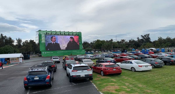 CDMX: La primera función en auto-cinema Mixhuca por covid-19