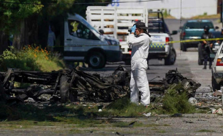 Alcaldesa habla de terrorismo tras explosión de coche bomba en Acámbaro