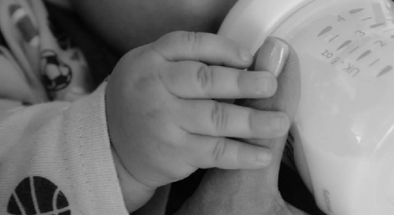 Alimentar a bebés con "fórmulas lácteas" podría volverlos obesos