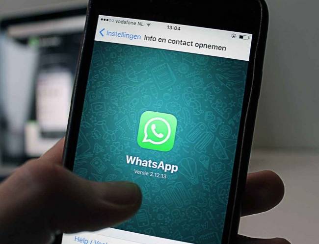 Condenan a hombre por agregar a su ex a grupo de WhatsApp