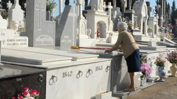 Se acerca día de las madres pero restringen visitas a cementerios de Mérida