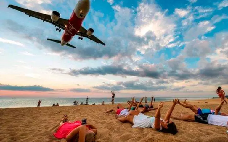 Quienes se saquen selfies frente a un aeropuerto de isla pueden ser condenados a muerte