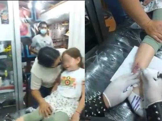 (VÍDEO) Madre obliga a su hija a tatuarse mientras ella llora y pide que pare