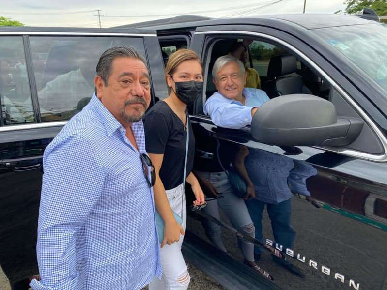 Se toma foto AMLO con Salgado Macedonio en Guerrero