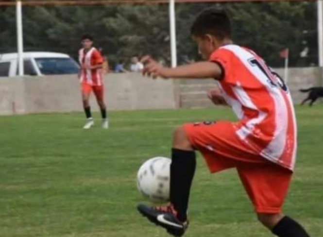 ¡Impactante! Jugador adolescente muere en pleno entrenamiento de fútbol