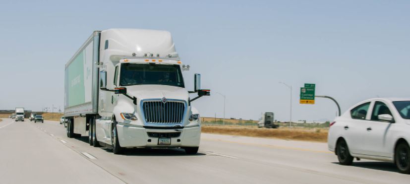 Un camión autónomo logró recorrer 1,600 km en 14 horas para entregar sandías