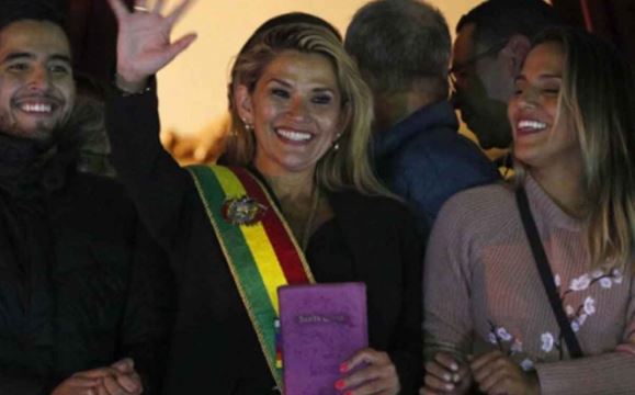 Presidenta interina de Bolivia se contagia de Covid