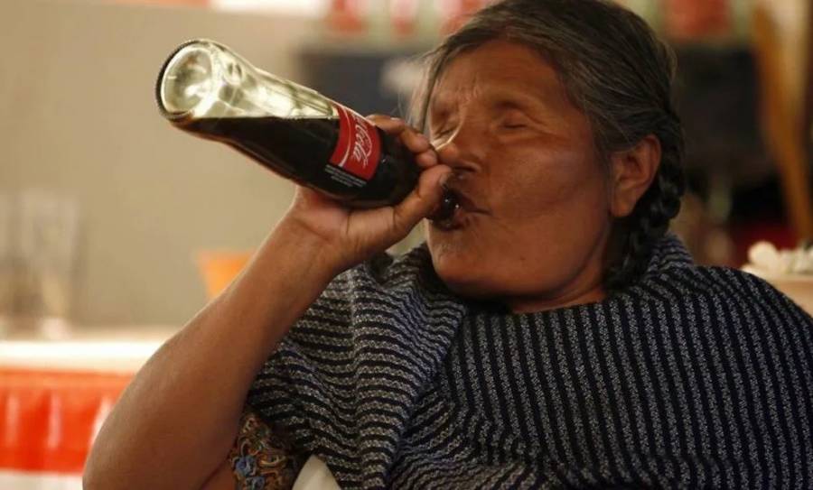 Chiapas toman más de 2 litros de Coca-Cola al día: "Es alimento para sus dioses mayas"