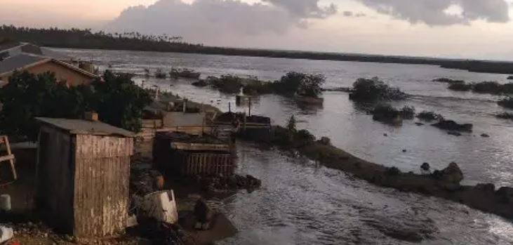 Vídeo: Tsunami golpea a Tonga tras erupción volcánica en el Pacífico