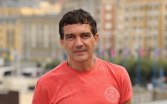 Antonio Banderas anuncia que dio positivo a COVID-19